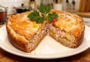 Картофельный пирог с курицей и веточкой петрушки